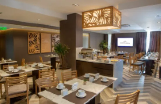 門多查城市福恩特馬約爾酒店