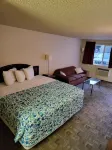 Smokey Point Motor Inn - parking