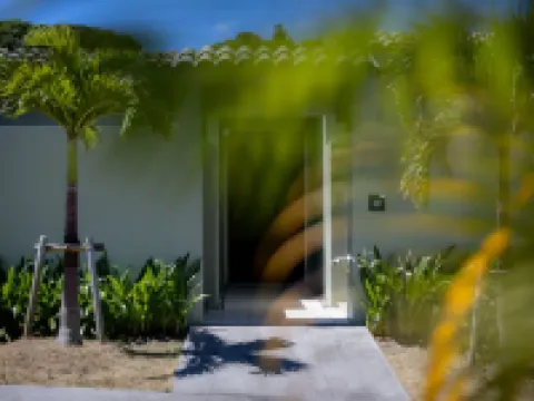 沖繩弦月鴻居舍酒店 鄰近恩納站 NAKAYUKUI 市場的酒店