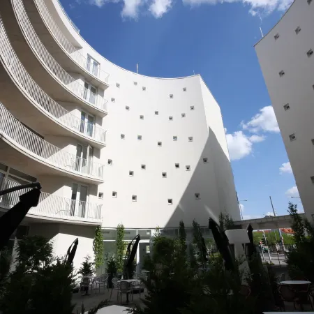 Parizs Garden Apartments