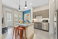 Tranquil 1Br King Suite Close to Downtown w Fast Wifi