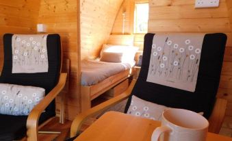 2 Bed Pod Cabin-Sleeps 2-Pets-Garden-Mtn View