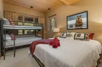 Luxury Log Chalet | Pool + Private HotTub | Ski in/Out | Overlooking Greywolf GC Hotels in East Kootenay F
