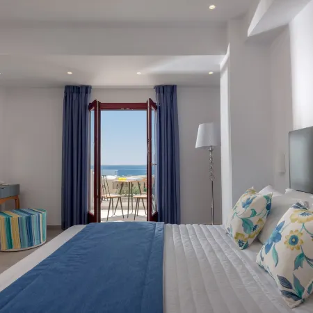 Mar n Mar Crown Hotel-Suites Отели рядом с достопримечательностью «Древняя Фира»