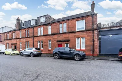 Garden Flat - Stylish - Modern Flat - Near Balloch
