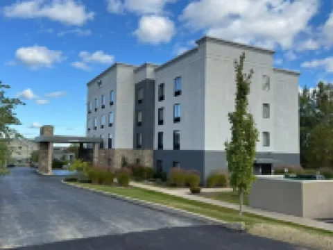Spark by Hilton Erie Hotels in Summit Township