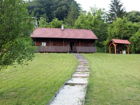 Tradicionalna Zagorska Drvena kuća Stara Murva Отели в г. Шкарићево