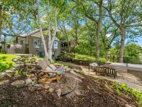 Villa de Lago Hotels in Coon Rapids