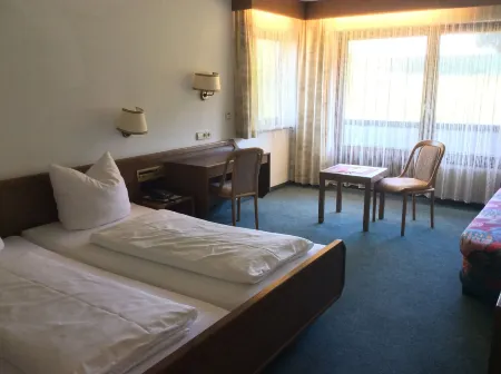 Hotel Gasthof Löwen Отели в г. Вюстенрот