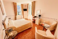 Caroline Hotel Hotels in Brusimpiano