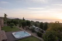 Aphea Retreat Villa - Villas