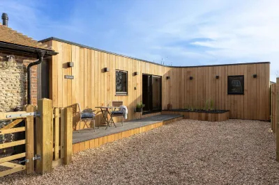 Modern 2-Bed Cabin Near West Wittering Beach Hotels near Nunnington Farm Camping site West Wittering. PO20 8LZ