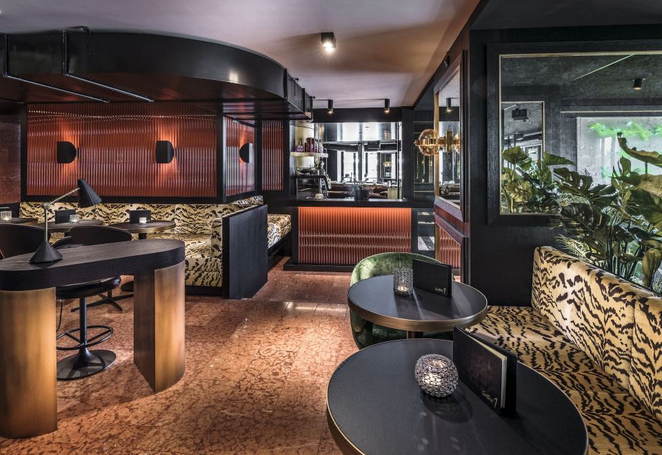 센트럴 플라자 취리히의 고급스러운 다이닝 공간