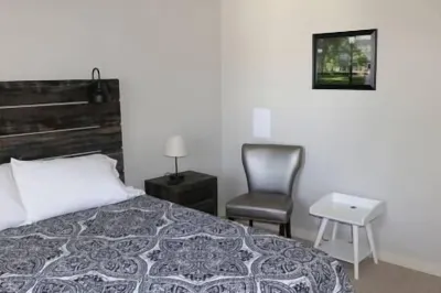 Athens city townhouse, 2 King masters, 2.5 baths Hotel dekat Helen Mauck Galbreath Memorial Chapel