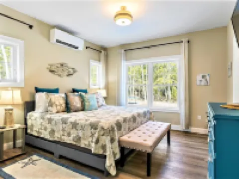 Shipbuilder's Retreat, Unit 2, Sleeps 6, 5 minutes to Harbor Hotels in Boothbay