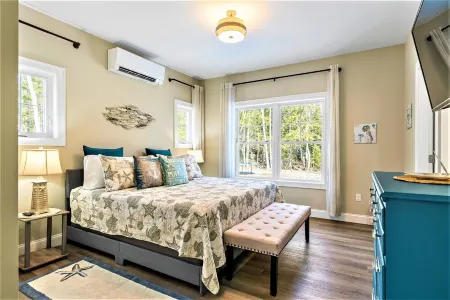 Shipbuilder's Retreat, Unit 2, Sleeps 6, 5 minutes to Harbor