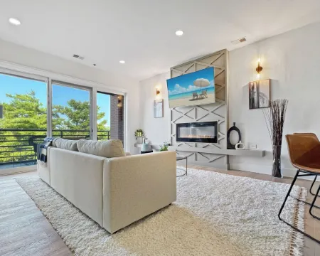 Luxury 2Bed w/ Amazing Views Hotels in Cornelius