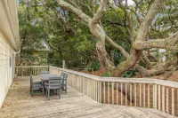 Summer Shade - sound and beach access. Newly remodeled and furnished in 2023!