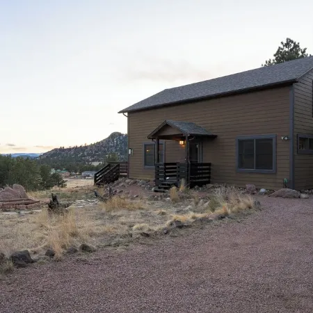 Charming Mtn Cabin Getaway - Hot Tub, Stunning Views, Fire Pit  & 4 Acres