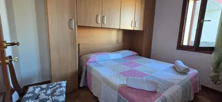 Violet House with sea view Отели в г. Lu Bagnu