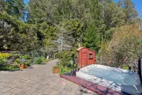 Private Creek Access and Relaxing Hot Tub - Serene Nature Haven