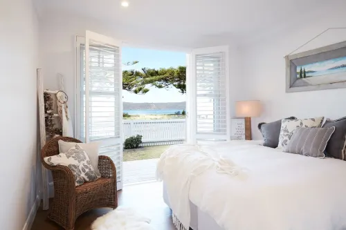 1 Free Night! Beach Front House Outdoor Hot Tub Sauna Hotels in Patonga