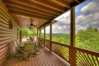 Luxurious Hot Tub and Scenic Decks - Stunning Mountain Retreat