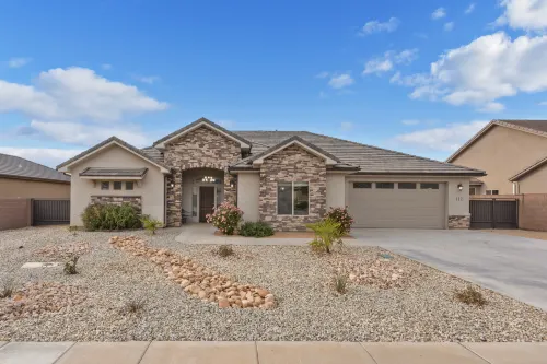 Private Pool, Hot Tub, and Putting Green - Spectacular Retreat