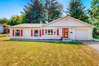 Relaxing home with gas grill, washer/dryer, TV, kitchenette - close to mall