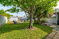 Spacious Home Close to Beach and Downtown - Charming Shark-Themed Retreat Hotels in Holly Hill