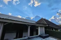 Mongan Homestay Hotels near Dagang Laklak