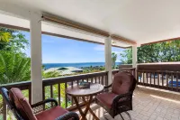 Breathtaking Ocean Views and Secluded Outdoor Pool - Charming Hawaiian Retreat
