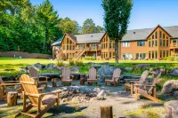 Three-Story Townhome w/ Dock Access on Duck Lake, Gas Fireplaces, AC & WiFi