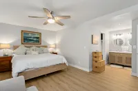 Ocean Views and Stylish Retreat - Serene Coastal Sanctuary Отели в г. Солана Бич