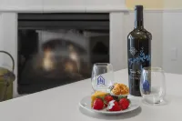 Scenic Lake Access and Resort Amenities - Inviting Cozy Retreat Hotels in Kimberling City