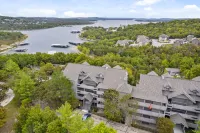 Top Floor Oasis with Amazing Lake Views and Pool - Stunning Getaway Hotels in Ruth C Township