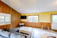Dog-friendly, canal view home w/ fast WiFi, washer/dryer, & central AC