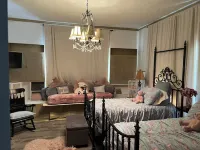 The Palace with private hot tub, sauna & fitness room.