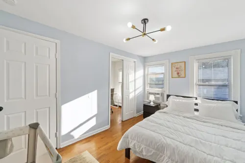 Beautifully Furnished with Private Backyard - Charming Cozy Retreat