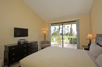 Lake Views and Access to Upscale Club Facilities - Elegant Retreat