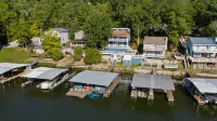 Spacious Balconies and Kayaks at Your Doorstep - Charming Waterfront Escape