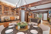 Ski in/Out Access and Luxurious Amenities - Stunning Mountain Haven