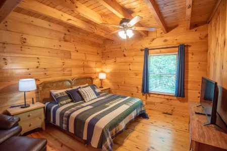 Hot Tub and Charming Park-Like Setting - Cozy Mountain Haven