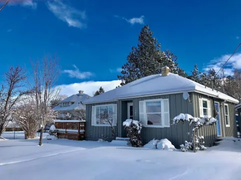 Mountain View Cottage, Walk Everywhere, Huge Fenced Yard 約瑟夫酒店