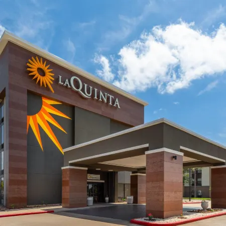 La Quinta Inn & Suites by Wyndham Houston Stafford Sugarland