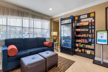 Comfort Suites San Clemente Beach Отели в г. Сан-Клементе