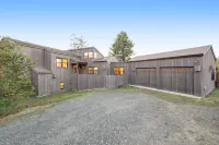 Sunny home with Ocean Views, Private Hot Tub, High-Speed WiFi, Washer/Dryer