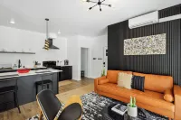 Penthouse deluxe studio, Mt Hood views, downtown White Salmon, suite 12