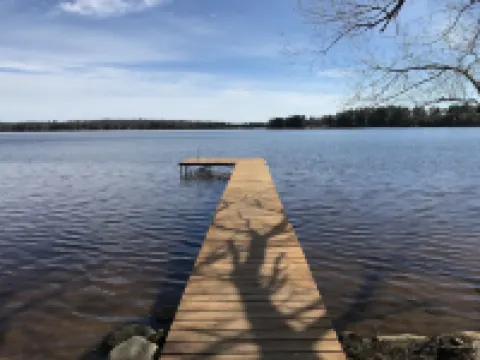 Otter Place: Lakefront Cabin, Generator, Wi-Fi, Free Firewood, No Cleaning Fee!