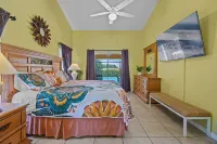 Very Clean & Spacious! Pool, Game Room, BBQ, 2 King Masters--Close to Disney! - バルコニー